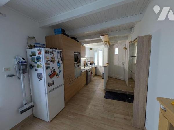 Quimperlé, au c?ur du quartier historique, le calme d'une impasse, maison de ville rénovée avec...