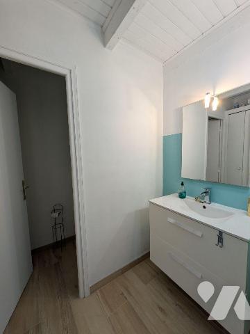 Quimperlé, au c?ur du quartier historique, le calme d'une impasse, maison de ville rénovée avec...