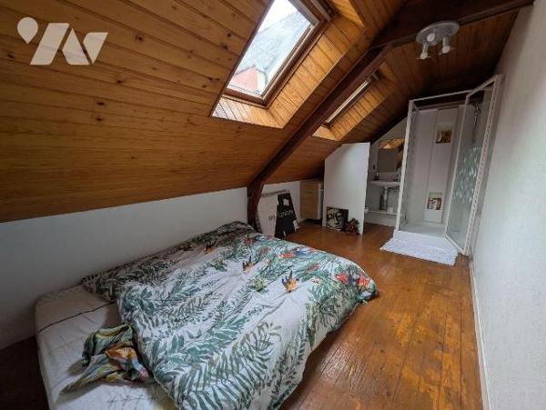 Quimperlé, au c?ur du quartier historique, le calme d'une impasse, maison de ville rénovée avec...