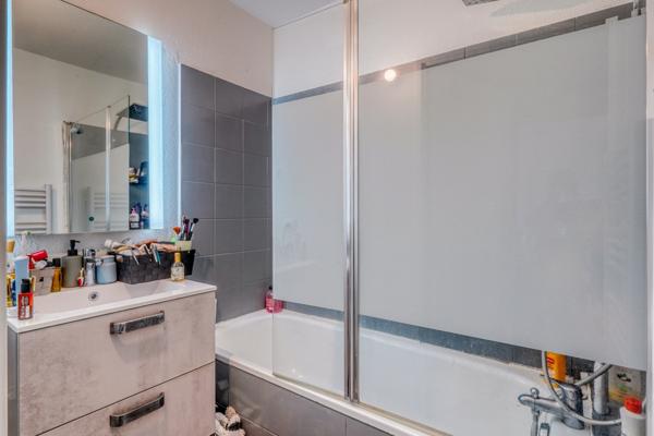 Saint-André-de-Cubzac (33240) Appartement 2 pièces de 47m2 avec balcon et parking