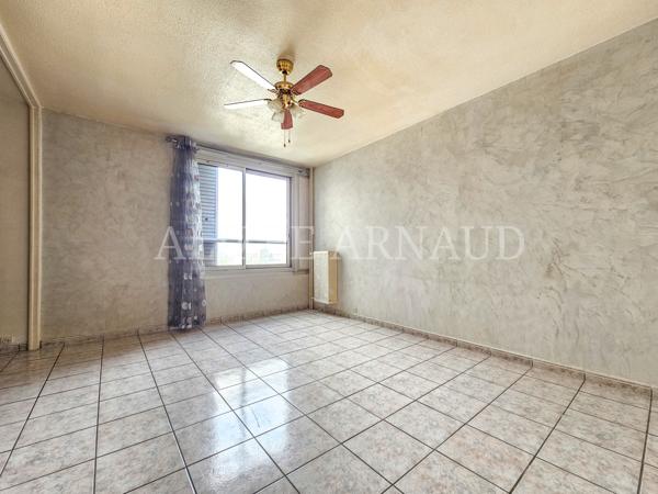 Appartement
         2 pièces
        - 47 m² 199 000 € *