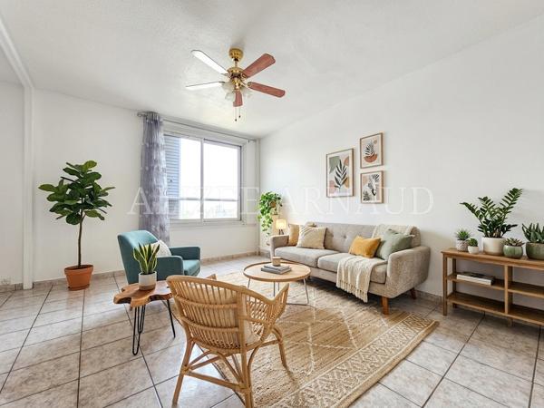 Appartement
         2 pièces
        - 47 m² 199 000 € *