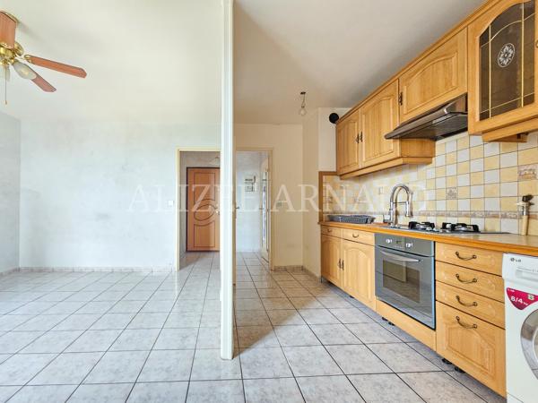 Appartement
         2 pièces
        - 47 m² 199 000 € *