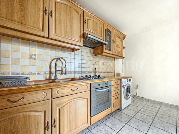 Appartement
         2 pièces
        - 47 m² 199 000 € *