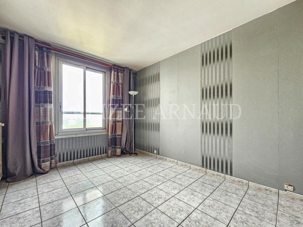 Appartement
         2 pièces
        - 47 m² 199 000 € *