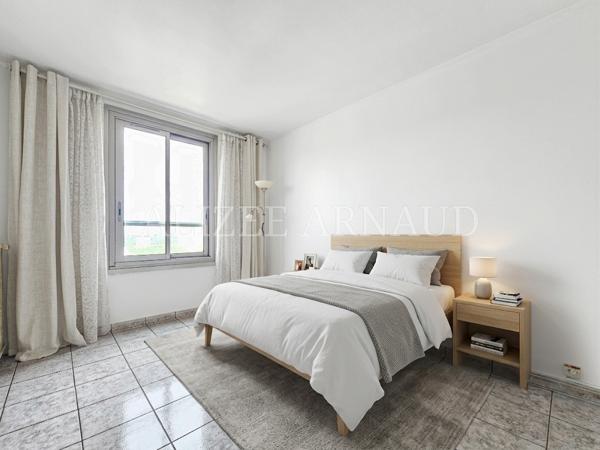 Appartement
         2 pièces
        - 47 m² 199 000 € *