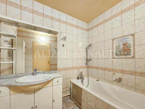 Appartement
         2 pièces
        - 47 m² 199 000 € *