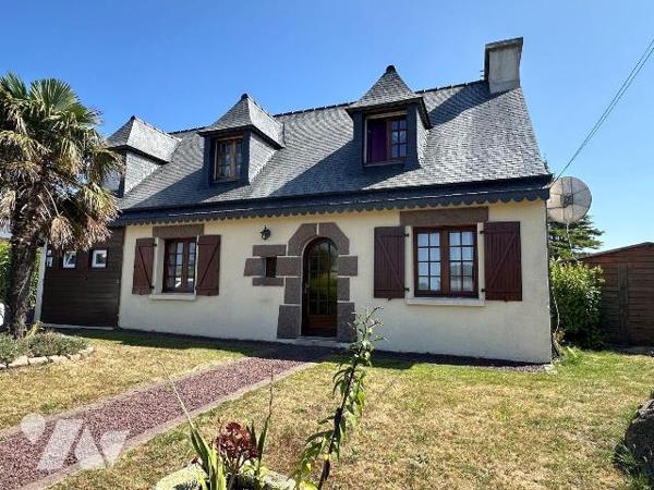 Maison à vendre à Perros-Guirec de 125 m² offre un cadre de vie agréable, au calme et à proximi...