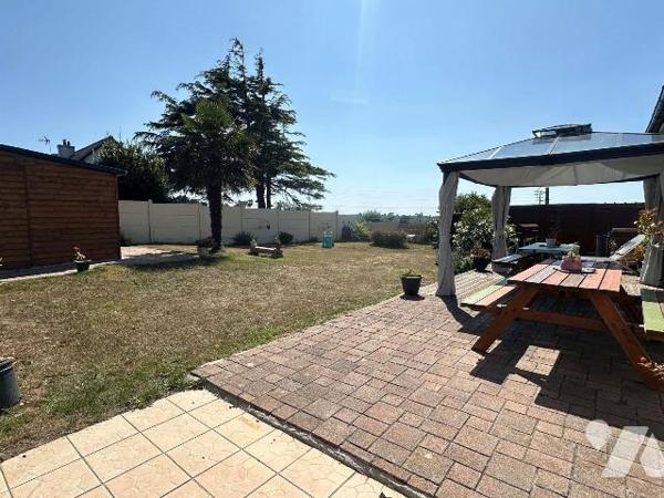 Maison à vendre à Perros-Guirec de 125 m² offre un cadre de vie agréable, au calme et à proximi...