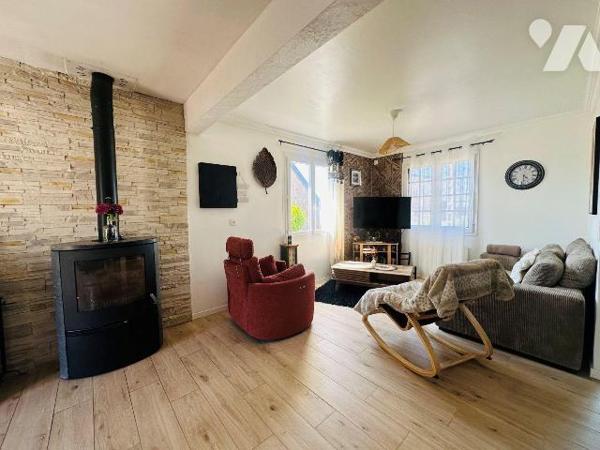 Maison à vendre à Perros-Guirec de 125 m² offre un cadre de vie agréable, au calme et à proximi...