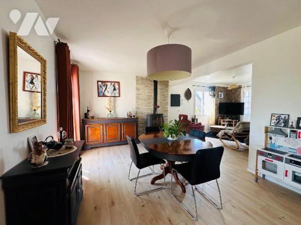 Maison à vendre à Perros-Guirec de 125 m² offre un cadre de vie agréable, au calme et à proximi...