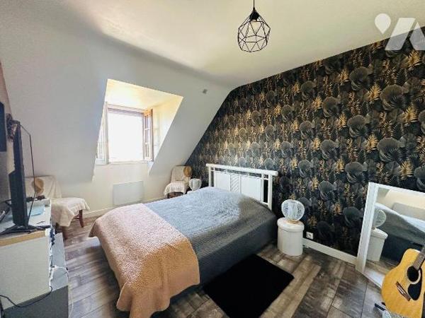 Maison à vendre à Perros-Guirec de 125 m² offre un cadre de vie agréable, au calme et à proximi...
