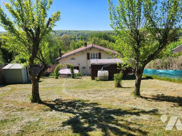 Idéalement situé à Arsonval, à seulement 5 minutes de Bar-sur-Aube et de toutes ses commodités,...