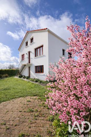 Maison à vendre 10 pièces 137 m² La Roche-sur-Yon