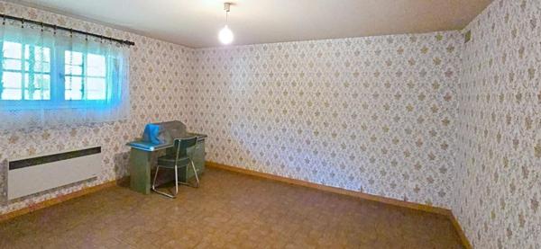 Maison traditionnelle de plain pied, sur sous-sol complet, terrain de 5061 m²