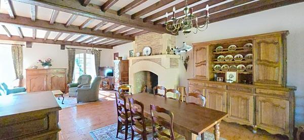 Maison traditionnelle de plain pied, sur sous-sol complet, terrain de 5061 m²