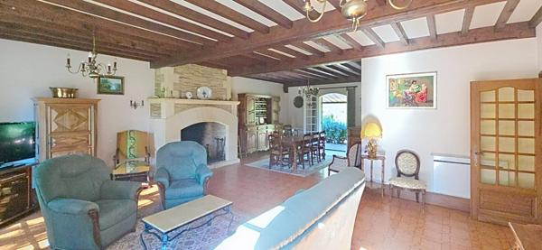 Maison traditionnelle de plain pied, sur sous-sol complet, terrain de 5061 m²