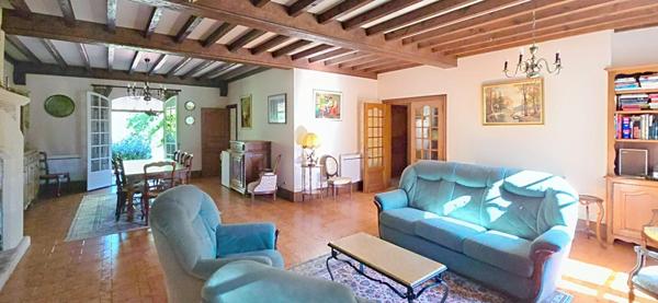 Maison traditionnelle de plain pied, sur sous-sol complet, terrain de 5061 m²