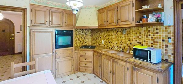 Maison traditionnelle de plain pied, sur sous-sol complet, terrain de 5061 m²