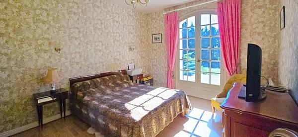 Maison traditionnelle de plain pied, sur sous-sol complet, terrain de 5061 m²