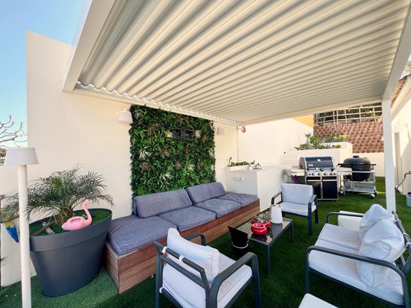 Domaine des Hauts de Hyères - Maison 7 pièces - Piscine - Jacuzzi - Garage - Cave et dépendances.