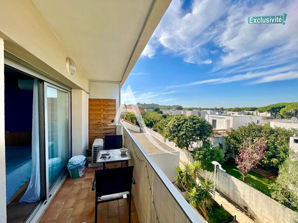 CARNON - STUDIO RÉNOVÉ - 23 M² - TERRASSE 7 M² - VUE DÉGAGÉE - À 50 M DE LA PLAGE