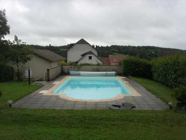 A LA COQUILLE (24) GRANDE MAISON D'ENVIRON 182 M² HABITABLES 4/5 CHAMBRES AVEC PISCINE ET DEPENDANCES SUR 6756 M² DE TERRAIN