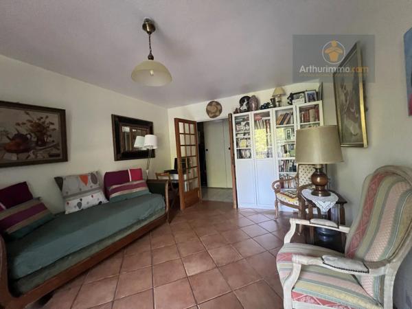 Vente                                                      Appartement
                        
                     3 pièces                      65 m2                     à Élancourt