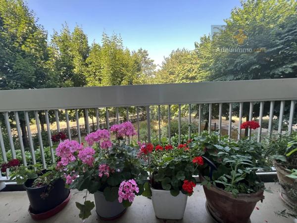 Vente                                                      Appartement
                        
                     3 pièces                      65 m2                     à Élancourt