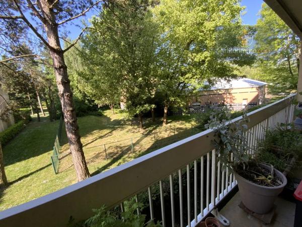 Vente                                                      Appartement
                        
                     3 pièces                      65 m2                     à Élancourt