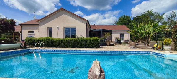 La Loye 6 pièce(s) 140 m2 , plain-pied, terrain de 3940 m² , piscine, sauna...