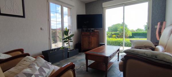 La Loye 6 pièce(s) 140 m2 , plain-pied, terrain de 3940 m² , piscine, sauna...