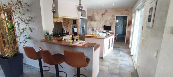 La Loye 6 pièce(s) 140 m2 , plain-pied, terrain de 3940 m² , piscine, sauna...