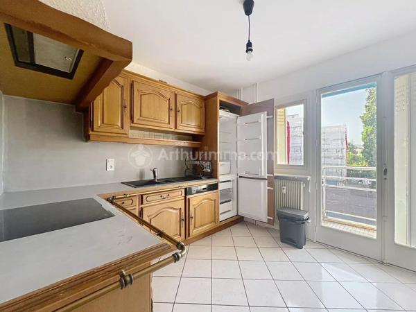 Vente                                                      Appartement
                        
                     4 pièces                      81 m2                     à Clermont-Ferrand