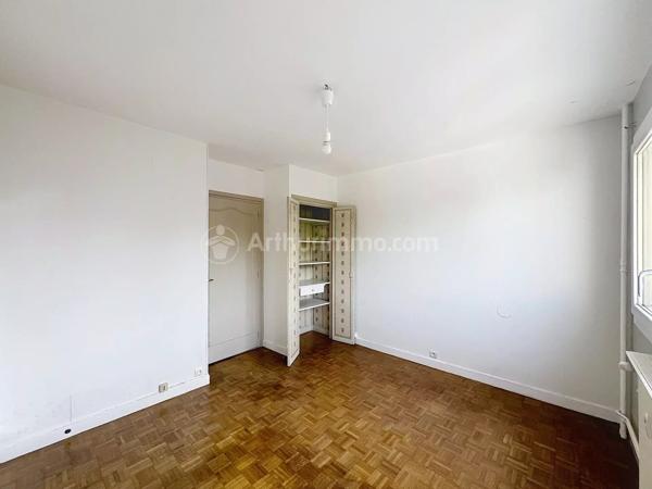 Vente                                                      Appartement
                        
                     4 pièces                      81 m2                     à Clermont-Ferrand