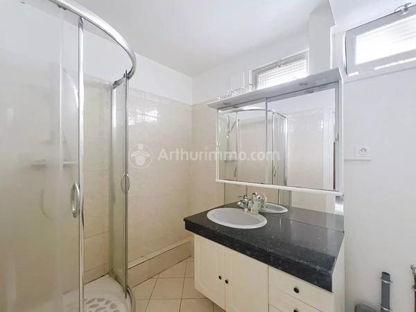 Vente                                                      Appartement
                        
                     4 pièces                      81 m2                     à Clermont-Ferrand