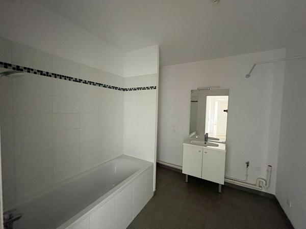 A LOUER : T3 à LILLE • rue Abélard - Porte de Douai • 920 € CC • Réf. 67082929542