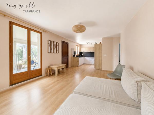 TRETS – Maison individuelle de plain-pied avec jardin, véranda et garage à pied du centre-ville