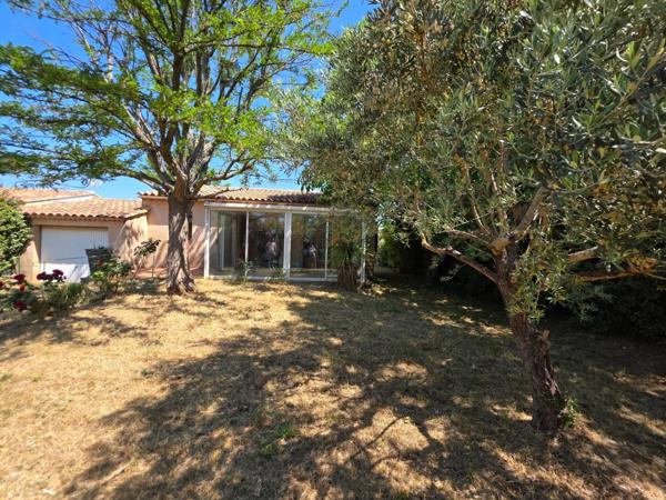 TRETS – Maison individuelle de plain-pied avec jardin, véranda et garage à pied du centre-ville