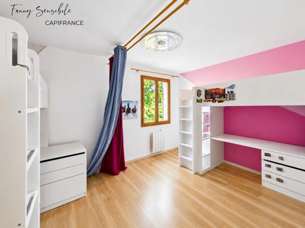 TRETS – Maison individuelle de plain-pied avec jardin, véranda et garage à pied du centre-ville