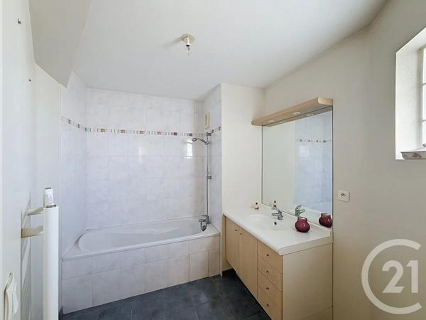 Appartement T4 à vendre  4 pièces - 96,98 m 2   LANNION  - 22