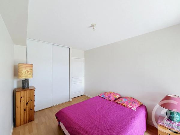 Appartement T4 à vendre  4 pièces - 96,98 m 2   LANNION  - 22