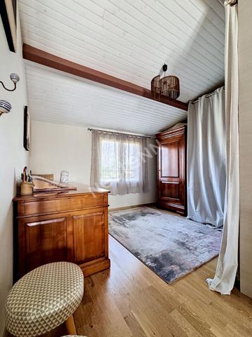 Maison à vendre à Liré - 3 chambres, garage et jardin avec piscine.