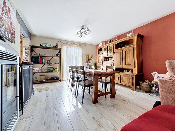 Maison à vendre à Liré - 3 chambres, garage et jardin avec piscine.