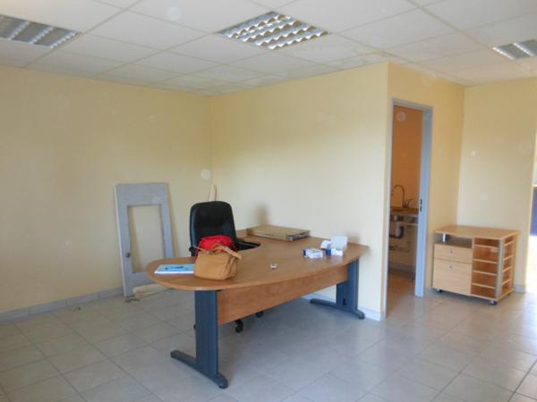 Loue Montrevel local commercial activité de bureau ou libéral