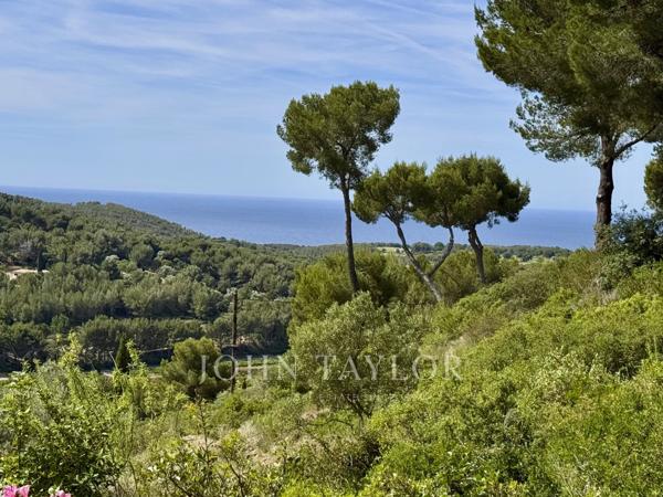 Villa contemporaine d’exception avec vue mer panoramique à Saint-Cyr-sur-Mer
