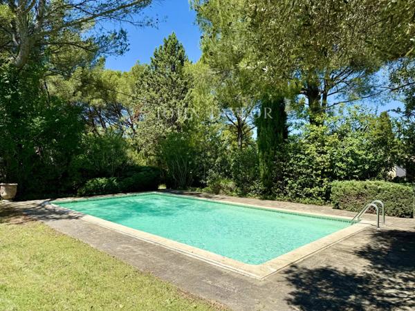 Maison de charme à vendre à Saint-Antoine – Grand terrain arboré de 2000 m² – Piscine – Studio indépendant