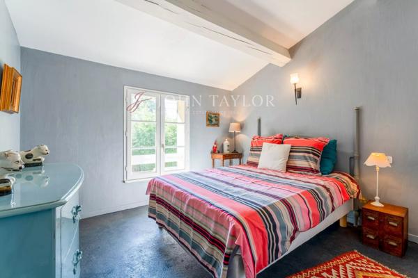 Maison de charme à vendre à Saint-Antoine – Grand terrain arboré de 2000 m² – Piscine – Studio indépendant
