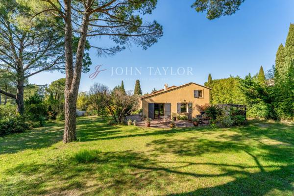Maison de charme à vendre à Saint-Antoine – Grand terrain arboré de 2000 m² – Piscine – Studio indépendant