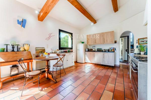 Maison de charme à vendre à Saint-Antoine – Grand terrain arboré de 2000 m² – Piscine – Studio indépendant
